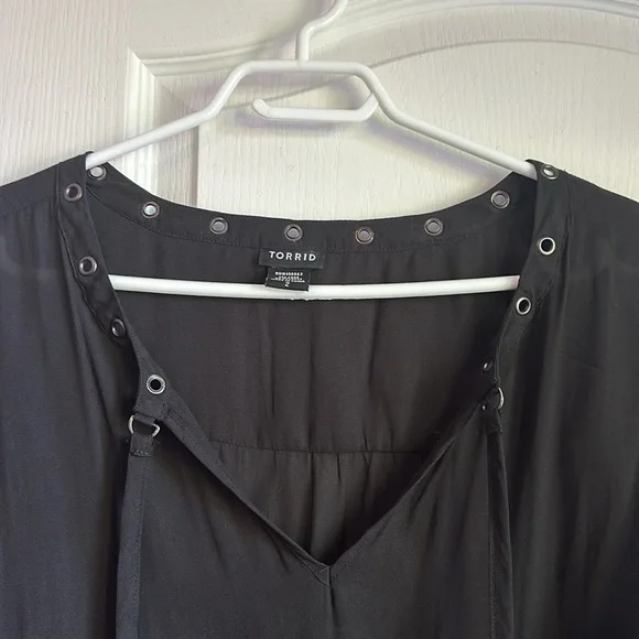 Torrid Blouse - Picture 2 of 4